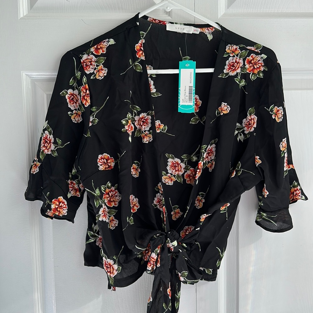 Lush wrap top